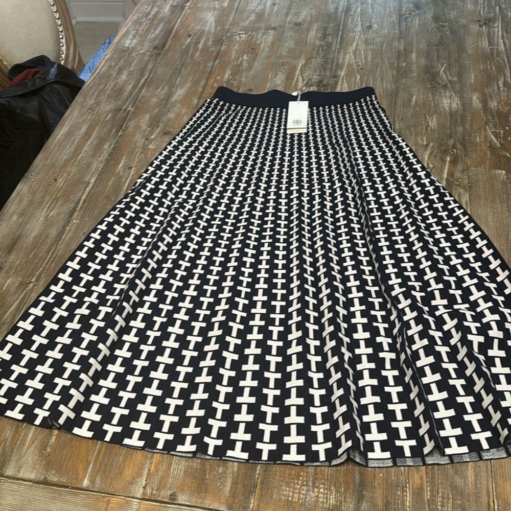 NEW WITH TAGS TORY BURCH PLEATED JACQUARD TECH KNIT SKIRT XS